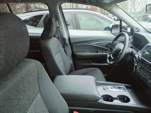 Used 2025 Honda Ridgeline Sport image 4