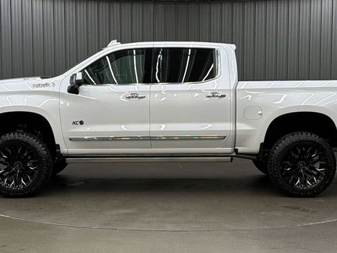 Used 2025 Chevrolet Silverado 1500 High Country AWD/4WD image 2