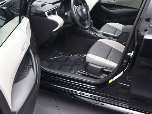 Used 2025 Toyota Corolla LE w/ Convenience Package FWD image 11