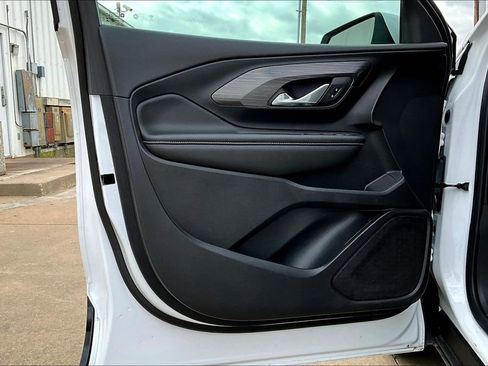 Used 2024 GMC Terrain SLE image 21