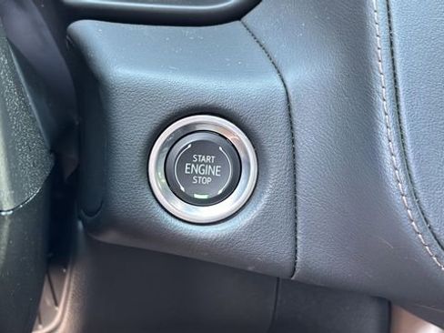 Used 2024 Chevrolet Suburban High Country image 27