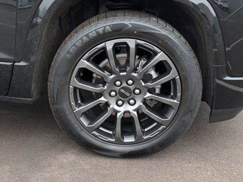 Used 2023 GMC Acadia Denali w/ Black Diamond Edition image 17