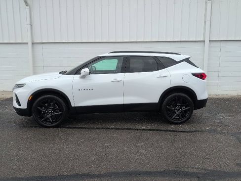 Certified 2022 Chevrolet Blazer LT w/ LPO, Black Accent Package image 3