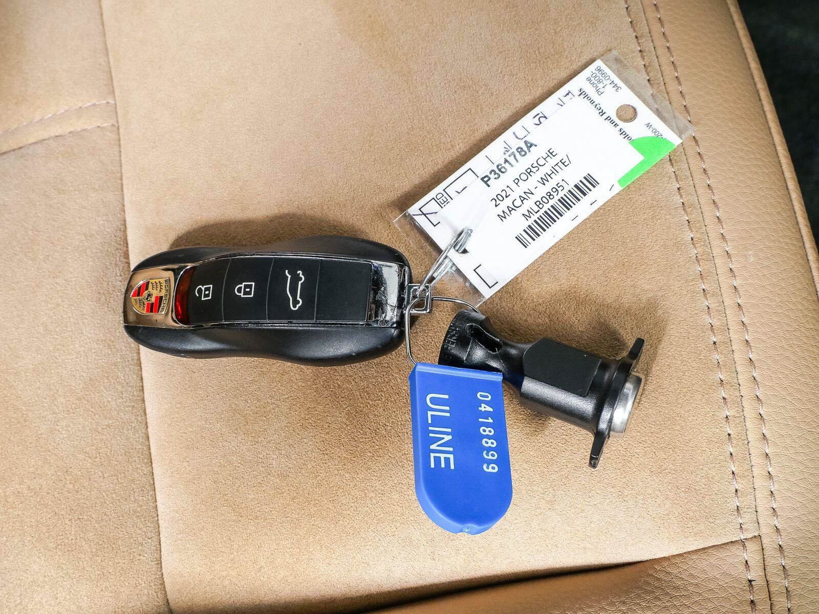 Certified 2021 Porsche Macan AWD/4WD image 41
