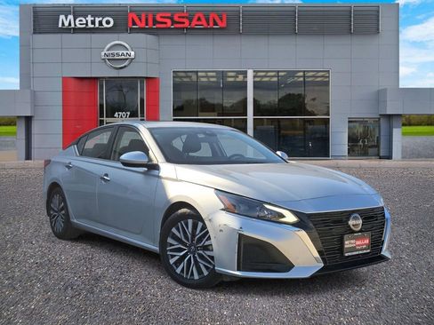 Certified 2023 Nissan Altima 2.5 SV w/ SV Premium Package image 1