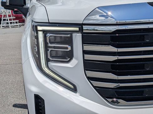 Used 2023 GMC Sierra 1500 SLT w/ SLT Premium Package AWD/4WD image 10