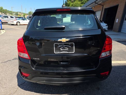 Used 2017 Chevrolet Trax LS FWD image 5