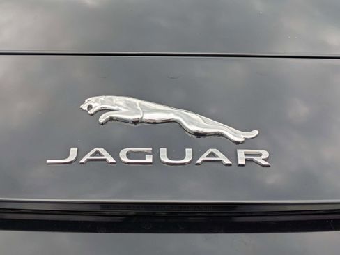 Used 2019 Jaguar F-TYPE Convertible RWD image 17
