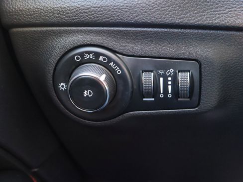 Used 2018 Jeep Compass Trailhawk w/ Leather Interior Group image 43