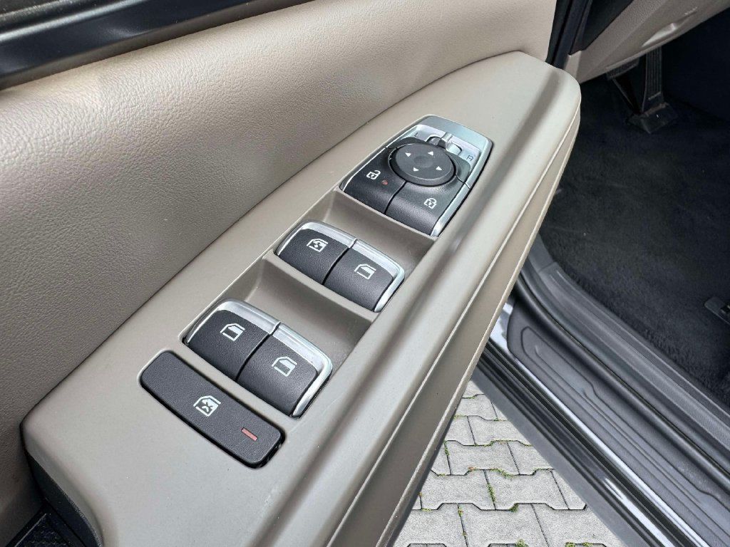 Used 2026 Kia Carnival LXS FWD image 15