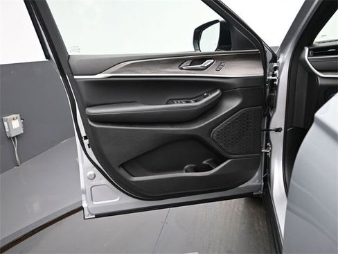 New 2025 Jeep Grand Cherokee L Limited image 12