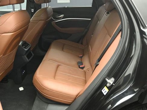 Used 2019 Audi e-tron Prestige w/ Prestige Package image 22