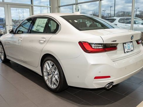 Used 2026 BMW 330i xDrive Sedan w/ Premium Package AWD/4WD image 4