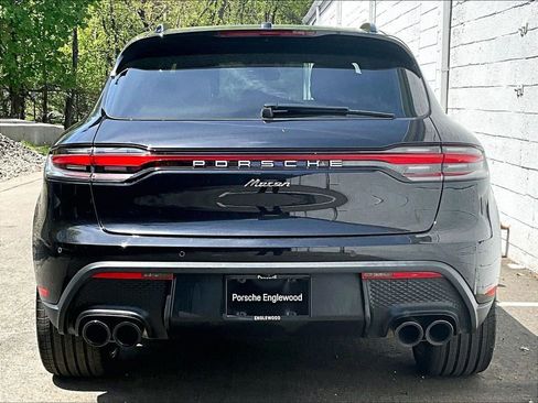 Certified 2025 Porsche Macan AWD/4WD image 9