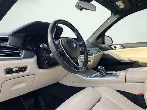 Used 2019 BMW X5 xDrive40i w/ Convenience Package AWD/4WD image 2