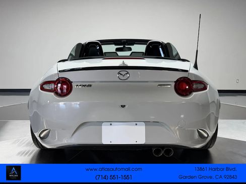 Used 2019 MAZDA MX-5 Miata Club RWD image 5