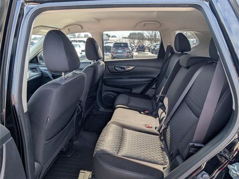 Used 2018 Nissan Rogue SV image 14