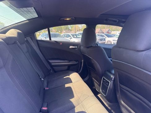 Used 2019 Dodge Charger SXT RWD image 18