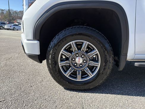 Used 2024 GMC Sierra 1500 AT4 w/ Technology Package image 14