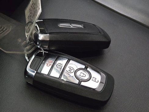 Used 2023 Lincoln Aviator AWD w/ Class IV Trailer Tow Package image 26