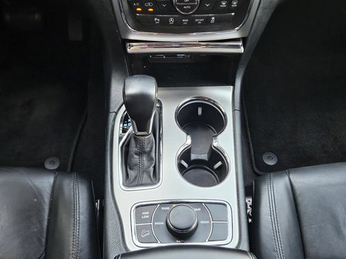 Used 2018 Jeep Grand Cherokee Limited AWD/4WD image 12