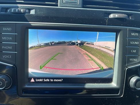 Used 2016 Volkswagen GTI S image 9