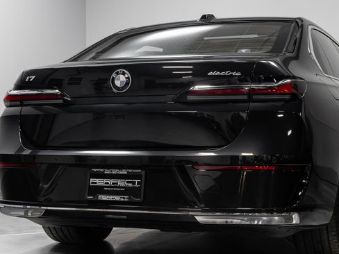 Used 2023 BMW i7 xDrive60 image 78