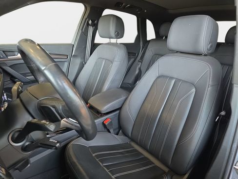 Used 2023 Audi Q5 2.0T Premium w/ Convenience Package AWD/4WD image 17