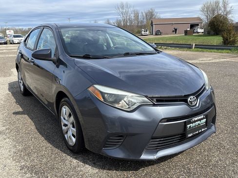 Used 2015 Toyota Corolla LE FWD image 1