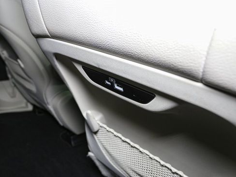 Used 2021 Chrysler Pacifica Touring-L image 21