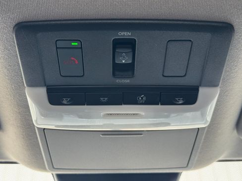 Used 2023 Nissan Sentra SR w/ SR Premium Package FWD image 29