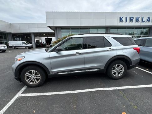 Used 2023 Ford Explorer XLT w/ Equipment Group 202A AWD/4WD image 2