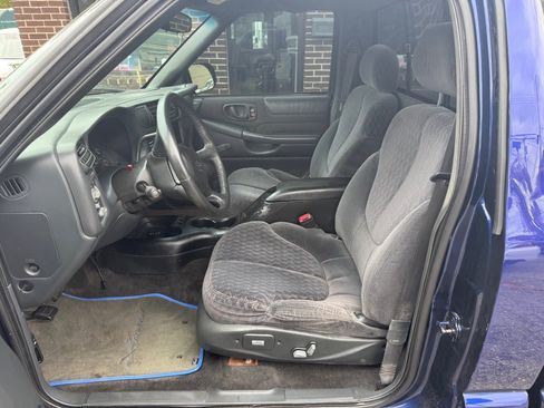 Used 2003 Chevrolet S10 Pickup LS w/ LS Preferred Equipment Group image 12