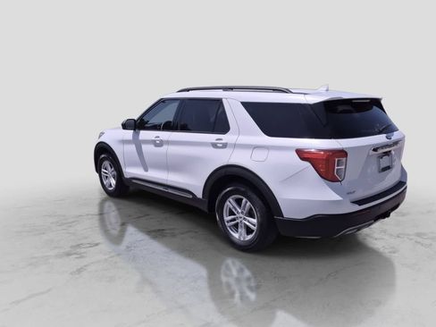 Used 2023 Ford Explorer XLT w/ Equipment Group 202A RWD image 6