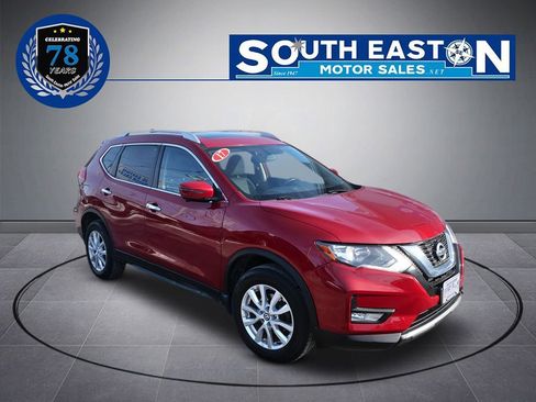 Used 2017 Nissan Rogue SV image 2