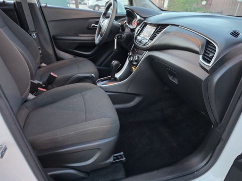 Used 2022 Chevrolet Trax LS w/ Tint and Cruise Package FWD image 13