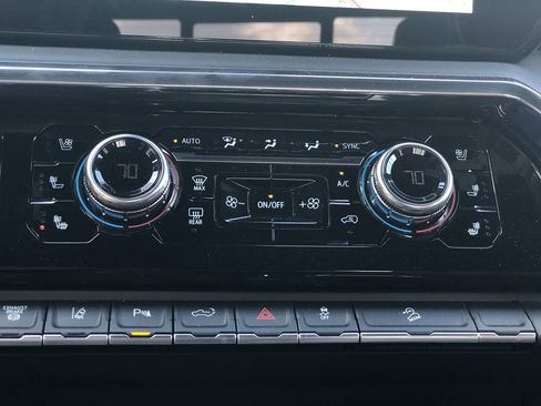 Used 2025 GMC Sierra 2500 Denali Ultimate image 30