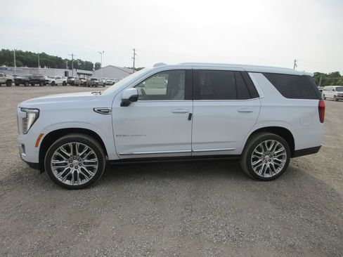 New 2026 GMC Yukon Denali w/ Denali Reserve Package AWD/4WD image 7