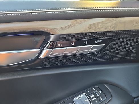 Used 2022 Genesis G90 3.3T Premium image 21