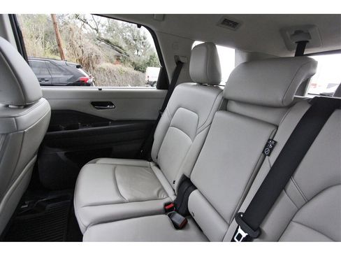 Used 2023 Nissan Pathfinder SL image 10