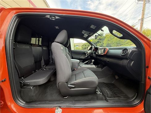 Used 2016 Toyota Tacoma TRD Off-Road w/ Towing Package AWD/4WD image 19