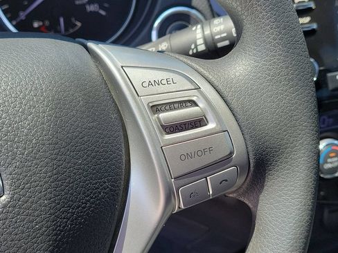 Used 2015 Nissan Rogue SV FWD image 30