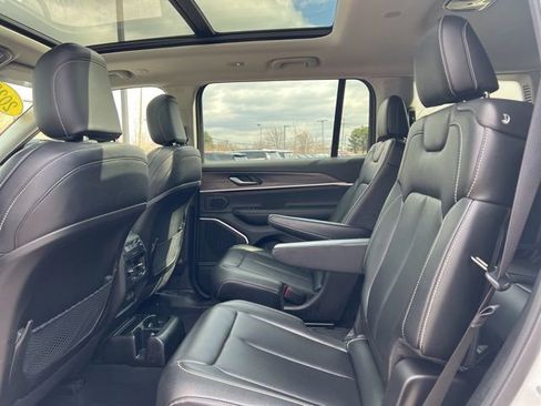 Used 2023 Jeep Grand Cherokee L Limited image 19