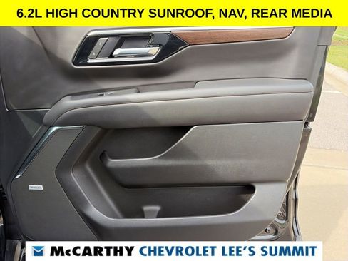 Used 2025 Chevrolet Tahoe High Country AWD/4WD image 30
