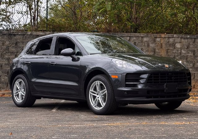 Used 2023 Porsche Macan AWD/4WD image 2