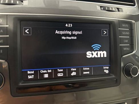 Used 2017 Volkswagen Golf SE image 22