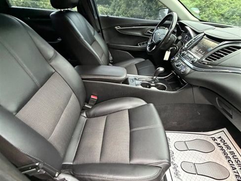 Used 2017 Chevrolet Impala LT FWD image 17
