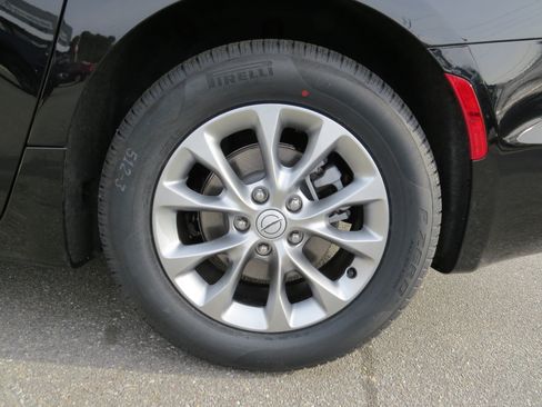 New 2026 Chrysler Pacifica Limited FWD image 12