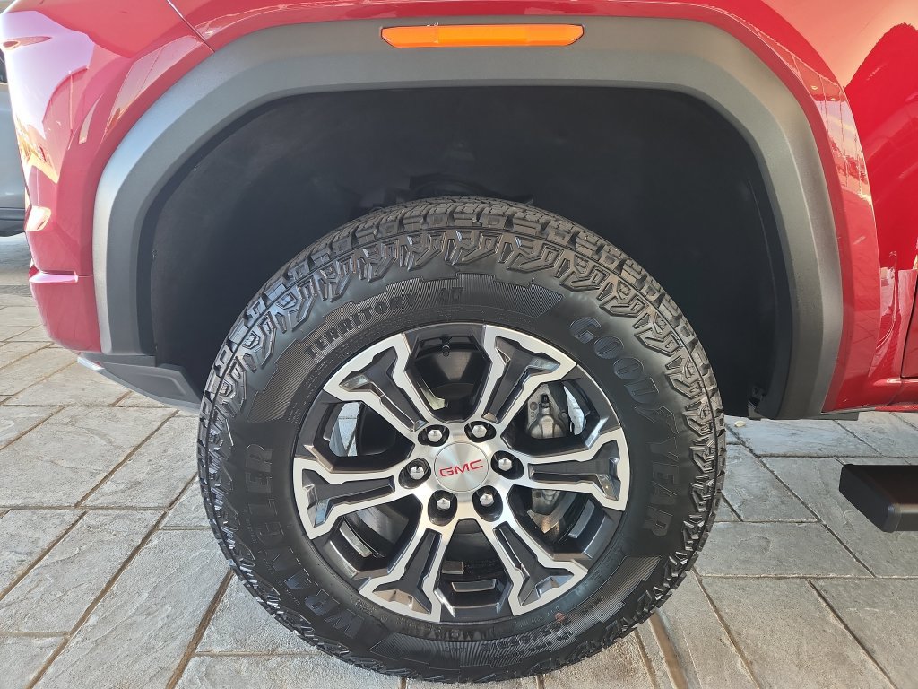 Used 2024 GMC Canyon AT4 w/ Technology Package AWD/4WD image 32