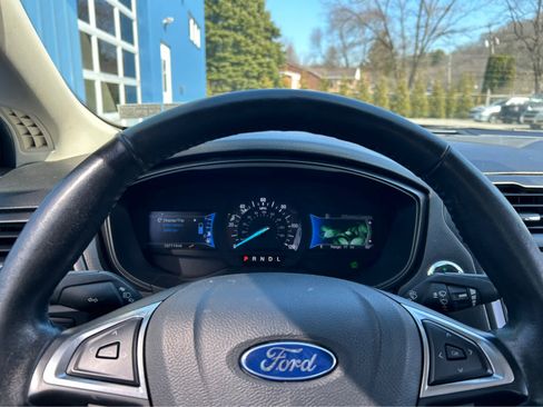 Used 2018 Ford Fusion SE w/ Equipment Group 601A image 8